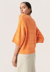 Soaked in Luxury RAVA RINNA - Stickad tröja - tangerine