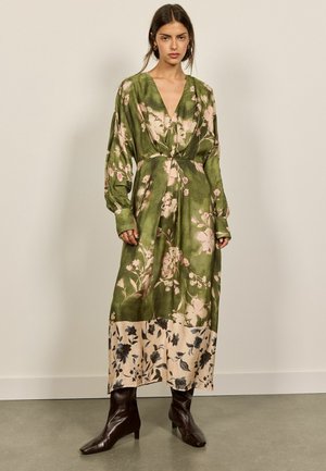 BHOEM, SATIN FLORAL PRINT KIMONO MIDI DRESS - Maxi dress - green