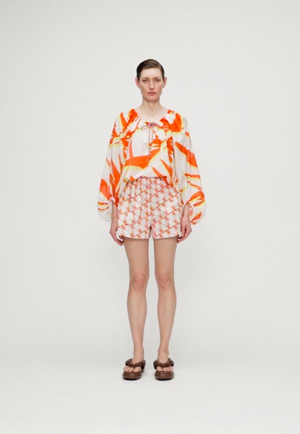 LAILA SHORTS - Shorts - orange2