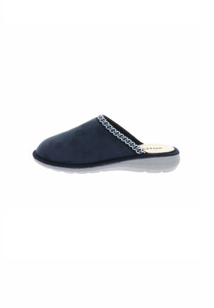 Zapatilla de estar por casa azul marino, sin cierre y con la puntera cerrada, ribete trenzado decorativo y suela gruesa gris, mostrada de perfil sobre un fondo blanco.