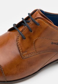bugatti Zapatos de vestir con cordones - cognac