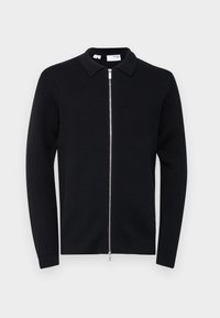 Crna pletena jakna na zip s ovratnikom i dugim rukavima, koja ima srebrni zatvarač te rebraste manžetne i rub.