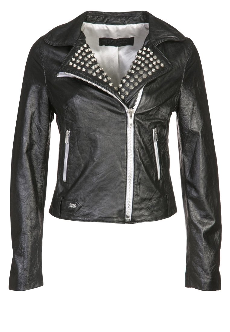 Schwarze Lederbikerjacke mit silbernen Nieten am Kragen und asymmetrischem Frontreißverschluss, ausgestattet mit zwei seitlichen Reißverschlusstaschen.