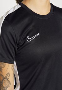 Nike Performance TOP BRANDED - Spordi T-särk - black/white