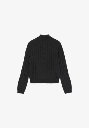 Tmavě šedý svetr z pleteniny s límcem, ribovanými manžetami a lemem, s vertikálními texturovými vzory na látce.