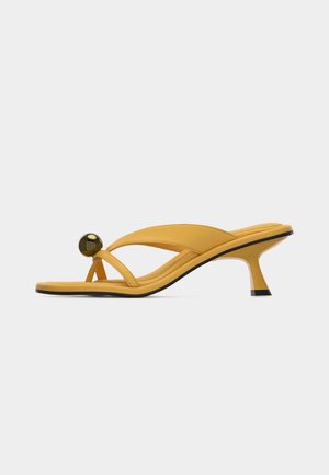 Souliers Martinez ESTELA - Sandalias de dedo - light yellow