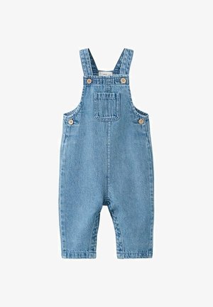 Salopette en denim bleu clair avec bretelles ajustables, poche avant et boutons en bois en accent. Texture lisse et coupe droite.
