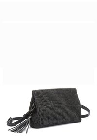 Borsa a tracolla nera intrecciata con una finitura testurizzata, caratterizzata da un design a pattina e una tracolla in pelle. Include un accento decorativo con un pon-pon.