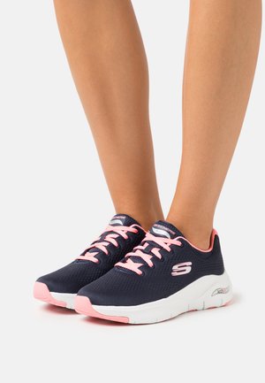 ARCH FIT - Trainers - azul marino