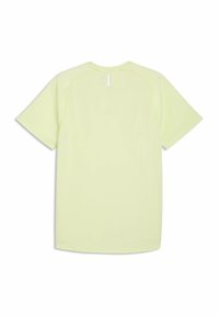 Αθλητική κοντομάνικη μπλούζα ανοιχτό κίτρινο με στρογγυλή λαιμόκοψη, παρουσιάζεται επίπεδη δείχνοντας την πίσω πλευρά σε λευκό φόντο.