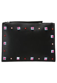 Czarna skórzana kopertówka o płaskim, prostokątnym kształcie, zdobiona kolorowymi kwadratowymi ćwiekami w kolorach różowym, jasnoniebieskim i czerwonym wzdłuż krawędzi.