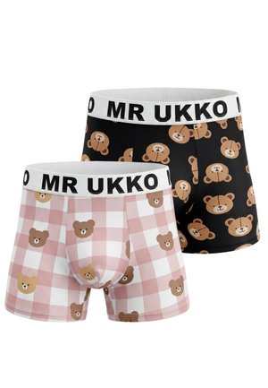 Paire de boxers avec des visages d'ours ; une paire a un motif à carreaux rose et blanc, l'autre est noire avec des visages d'ours dispersés ; les deux ont des ceintures blanches portant l'étiquette "MR UKKO."