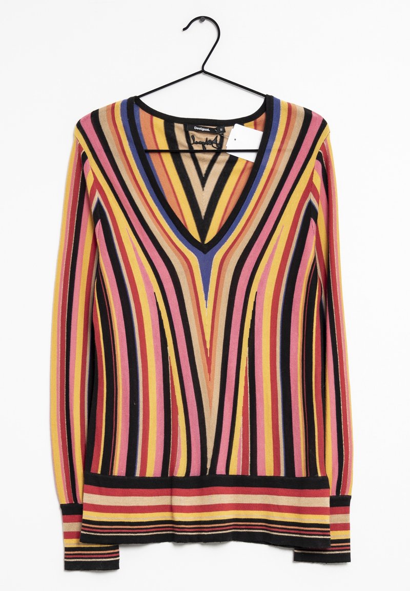 Pull à col en V à manches longues avec des rayures verticales et diagonales jaune, rose, bleu, rouge, beige et noir, sur un cintre.