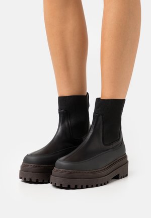 SLFASTA CHUNKY CHELSEA BOOT - Plateaustiefelette - black