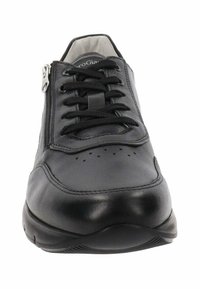 Scarpa in pelle nera con chiusura a lacci e zip laterale. Presenta dettagli perforati sulla punta e una suola imbottita per il massimo comfort.