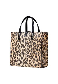 Borsa tote con stampa leopardata e manici in pelle nera. Presenta dettagli in metallo dorato e una forma rettangolare strutturata. Superficie in tessuto testurizzato.