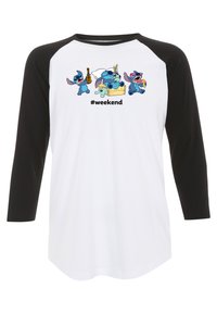 Hvid skjorte med sorte trekvartærmer, som har et farverigt cartoon-design af Stitch og teksten "#weekend" trykt i midten.