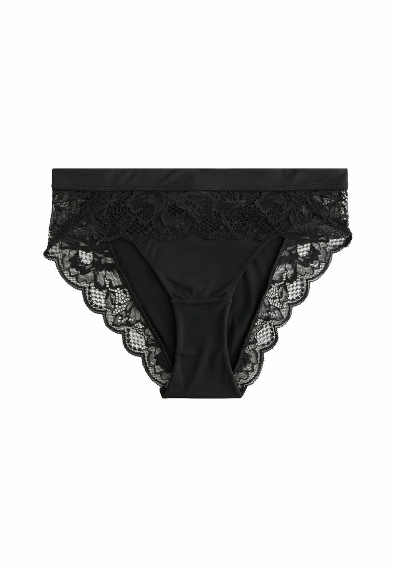Perizoma nero con un corpo in tessuto morbido, rifinito in alto da un pizzo con bordi scallopati. Il pizzo presenta motivi floreali.