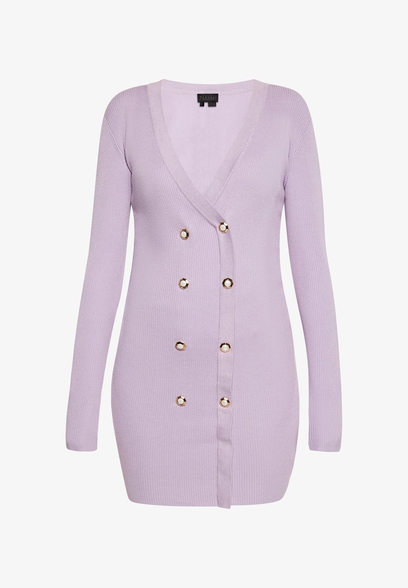 Cardigan ribbed lavanda con scollo a V profondo, maniche lunghe e bottoni decorativi in tonalità oro lungo il fronte. Design elegante e strutturato.