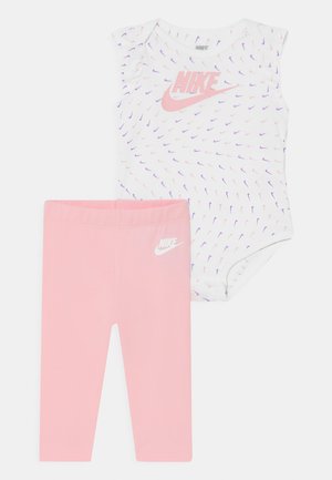 SPORT ESSENTIAL SET - Triko s potiskem - arctic punch