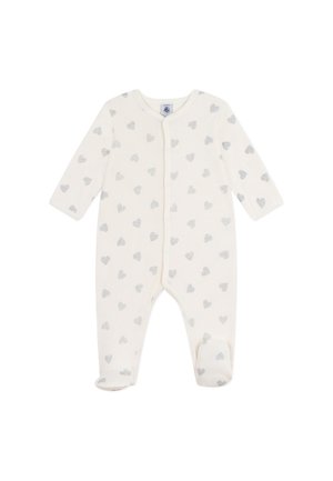 Helles beige Babystrampler mit langen Ärmeln, Fußdesign und verstreuten silbernen Herzmustern. Mit einem Druckknopfverschluss vorne.