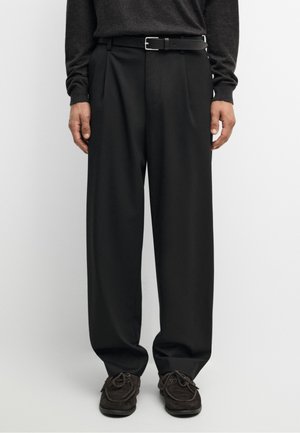 Massimo Dutti, WOOL BLEND COOL WOOL DARTED PANTS - Stoffhose - black