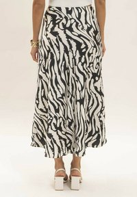Dona x Lisa LONGUE MOTIFS ZÈBRE XORANIA - Jupe longue - noir