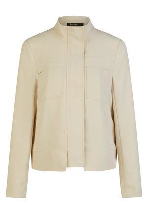 Beige Damenjacke mit Stehkragen, langen Ärmeln, zwei Brusttaschen und verdecktem Verschluss vorne.