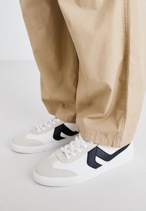 Levi's® SNEAK - Tenisky - regular white