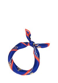 Foulard di seta blu con accenti arancioni. Presenta motivi intricati e un design a nodo. Texture liscia e materiale leggero.