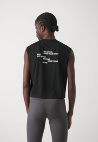 Björn Borg CROPPED TANK - Navadna majica - black beauty
