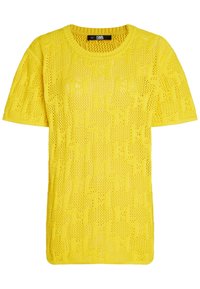 Top amarillo de punto con mangas cortas, patrón calado intrincado, cuello redondo y acabado texturizado. Diseño ligero y casual.