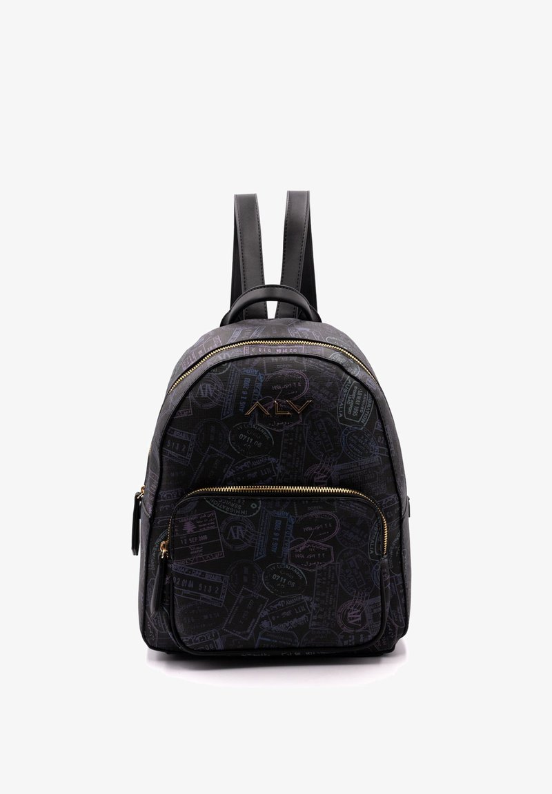 Zaino nero con un motivo impresso, zip dorate e spallacci in pelle. Dotato di manico superiore e tasca frontale con zipper per riporre oggetti.