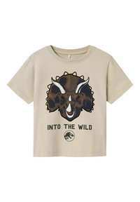 Beige kortærmet T-shirt med et triceratops grafik, med teksten "INTO THE WILD" nedenfor og et rundt logo i bunden.