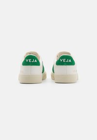 Veja RECIFE LOGO - Tenisice - extra white/emeraude