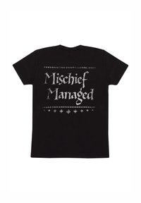 Černé bavlněné tričko s bílým textem "Mischief Managed" v dekorativním písmu, doplněné drobnými grafickými detaily nahoře a dole.