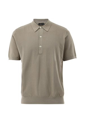 Hellbraunes, strukturiertes Polohemd mit kurzen Ärmeln, drei Knöpfen und einem gerippten Saum, dargestellt vor weißem Hintergrund.