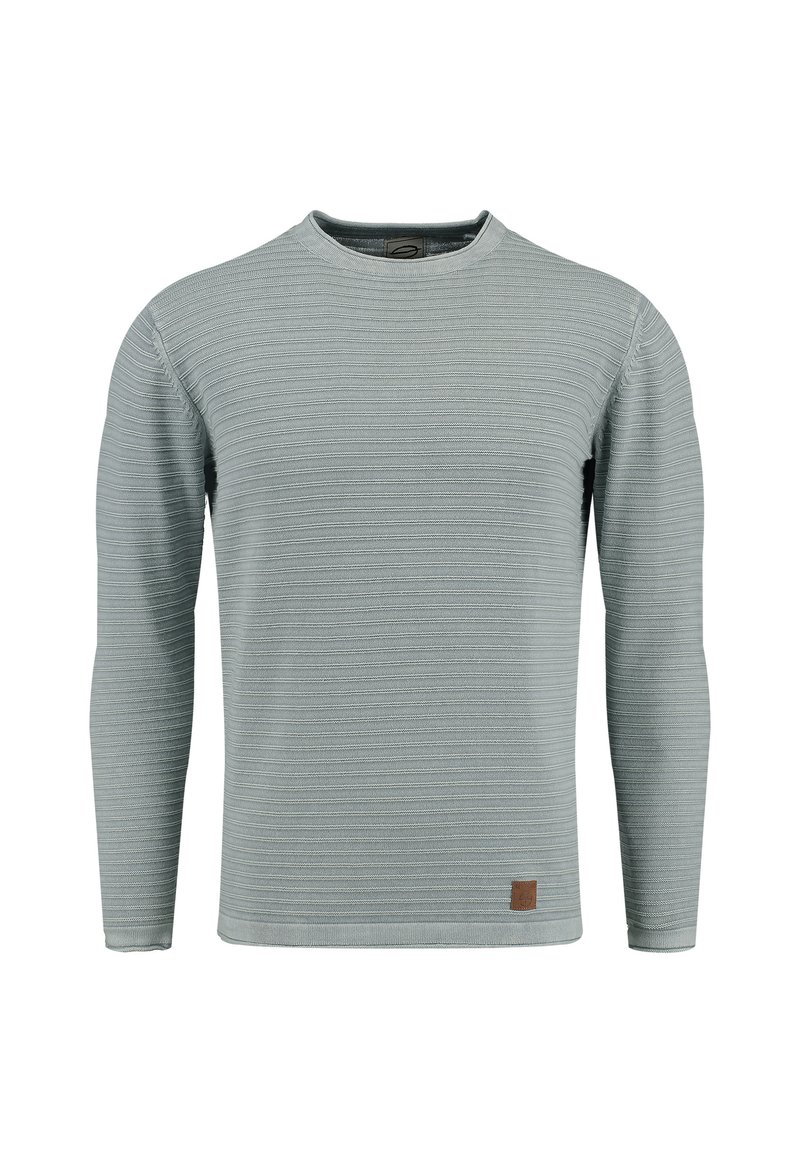 Maglione a maniche lunghe di colore grigio chiaro con un design testurizzato a coste e una piccola etichetta in pelle marrone vicino all'orlo. Stile girocollo.
