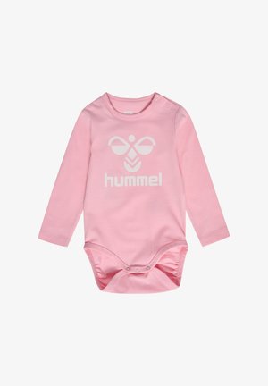 Body manches longues rose en coton doux avec logo et design imprimés blancs. Comprend des fermetures à pression en bas pour un habillage facile.