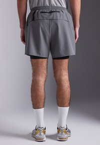 Pier One Sport Pantalón corto de deporte - dark grey