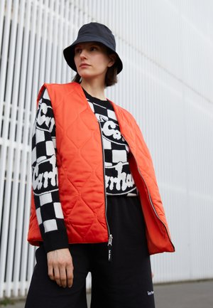 REVERSIBLE QUILTED GILET - Colete - orange