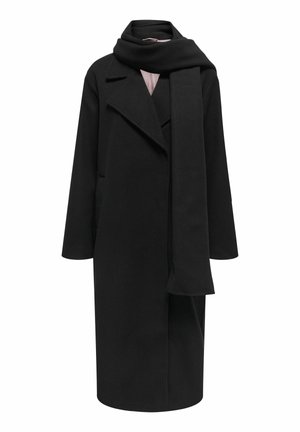 Manteau en laine noir au design ajusté, avec des revers larges et des manches longues, accompagné d'une écharpe noire assortie. Texture lisse et style minimaliste.