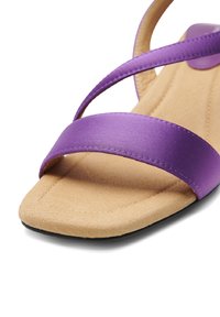 Shoe The Bear SYLVI  - Sandaalit nilkkaremmillä - violet satin