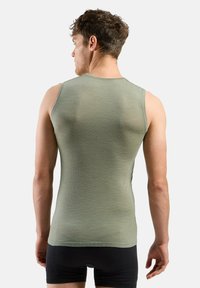 Fitted sleeveless tank top in light green, featuring a textured fabric and smooth edges, designed for activewear.