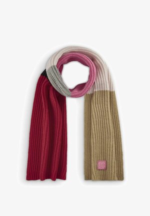 Gebreide sjaal in rood, roze, grijs en beige met een geribbelde textuur. Heeft een klein roze logo-patch aan het beige uiteinde.