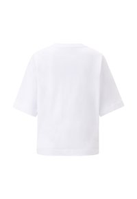 Biała bawełniana koszulka, krótki rękaw, okrągły dekolt, luźny krój. Gładka faktura, bez wzorów czy akcentów. Czysty, prosty design.