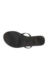 Czarna podeszwa płaskiej sandały z teksturowanym wzorem bieżnika i oznaczeniem rozmiaru 37, na białym tle.