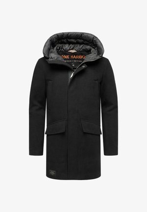 Manteau en laine noir avec un col haut et une capuche. Comprend une fermeture éclair, deux poches avant et une doublure intérieure matelassée. Agrémenté d'une étiquette de logo.