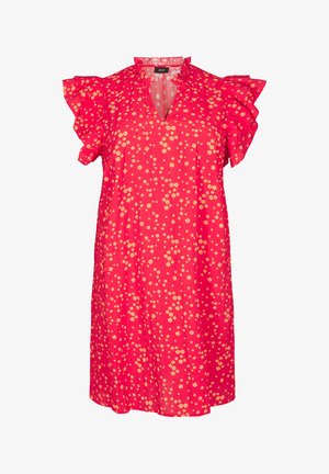 Červené květinové šaty s krátkými volány, s V-výstřihem a rozptýlenými žlutými květinovými vzory na lehkém materiálu.
