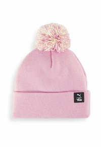 Vaaleanpunainen neulepipo, jossa on käännetty reunus, päällä pörröinen vaalea ja vaaleanpunainen pom-pom sekä pieni musta logotarras sivulla.